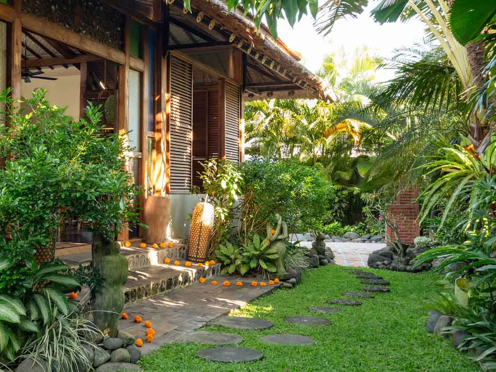 villa-desa-roro-gardens